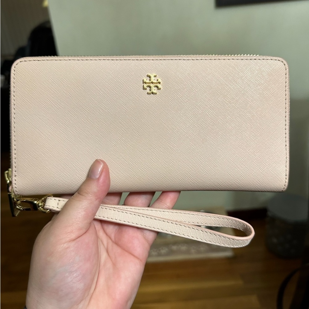 Authentic Tory Burch Robinson wallet wristlet
